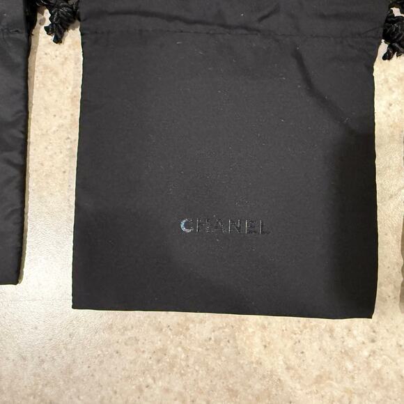 Bundle of three Chanel Black drawstring pouches jewelry, samples, cosmetics - Picture 2 of 5